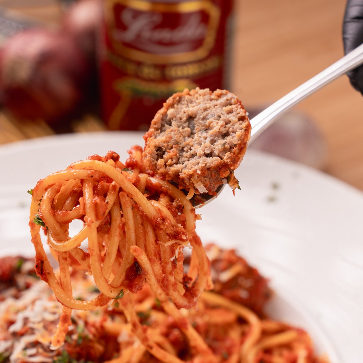 Linda Pasta with Meatballs in Tomato Sauce