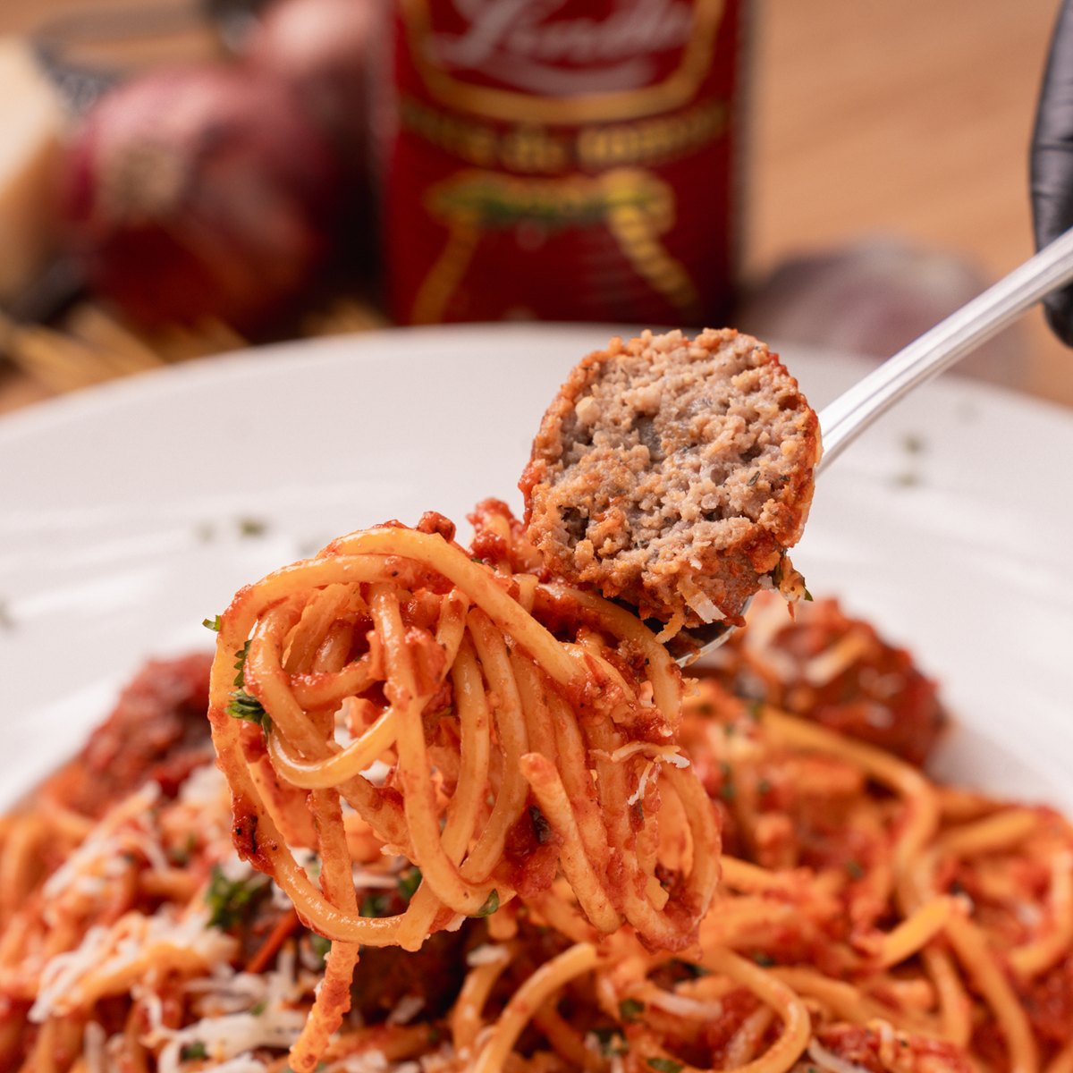 Linda Pasta with Meatballs in Tomato Sauce